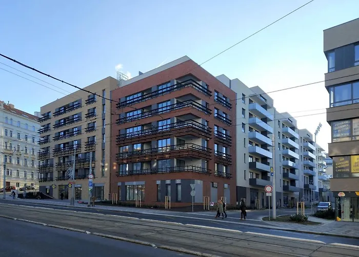 Viktoria N3 With Garage & Balcony