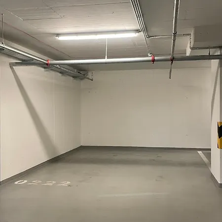 Modern Stylish With Private Garage Apartmán