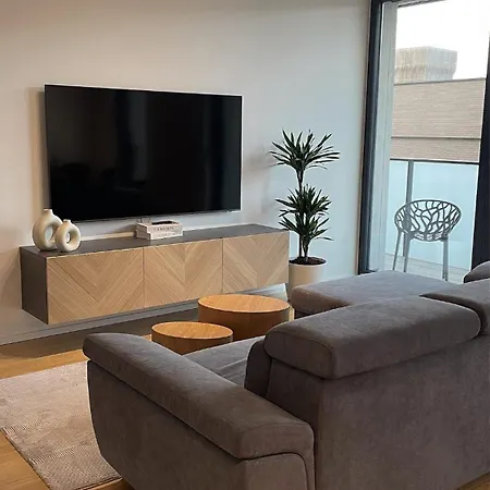 Modern Stylish With Private Garage Daire *