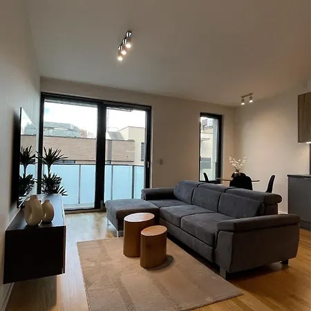 Modern Stylish With Private Garage Apartmán