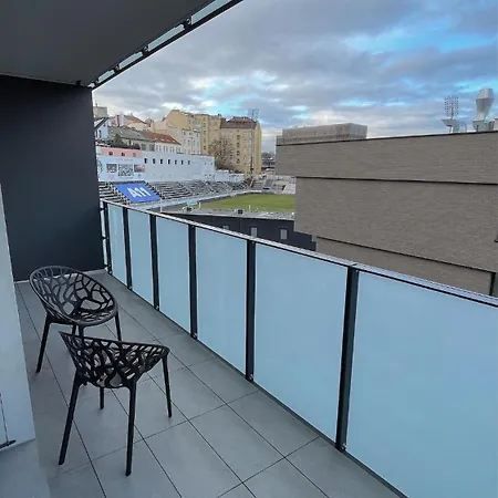 Modern Stylish With Private Garage Apartment *
