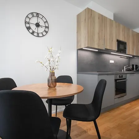 Viktoria N3 With Garage & Balcony Apartament Praga