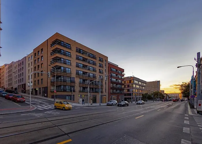 Lägenhet Viktoria N3 With Garage & Balcony Prag